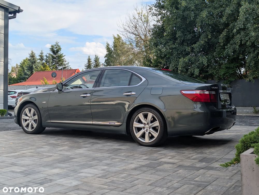 Lexus LS 600h Elegance - 16