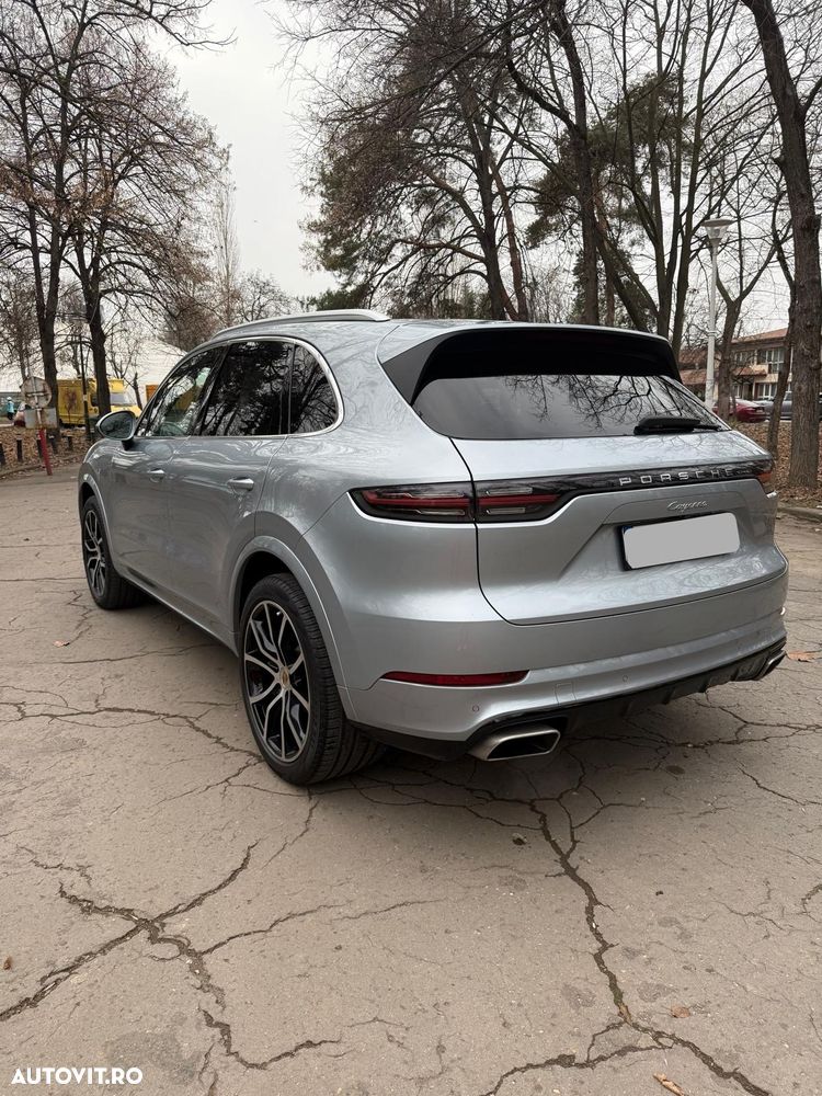 Porsche Cayenne - 8