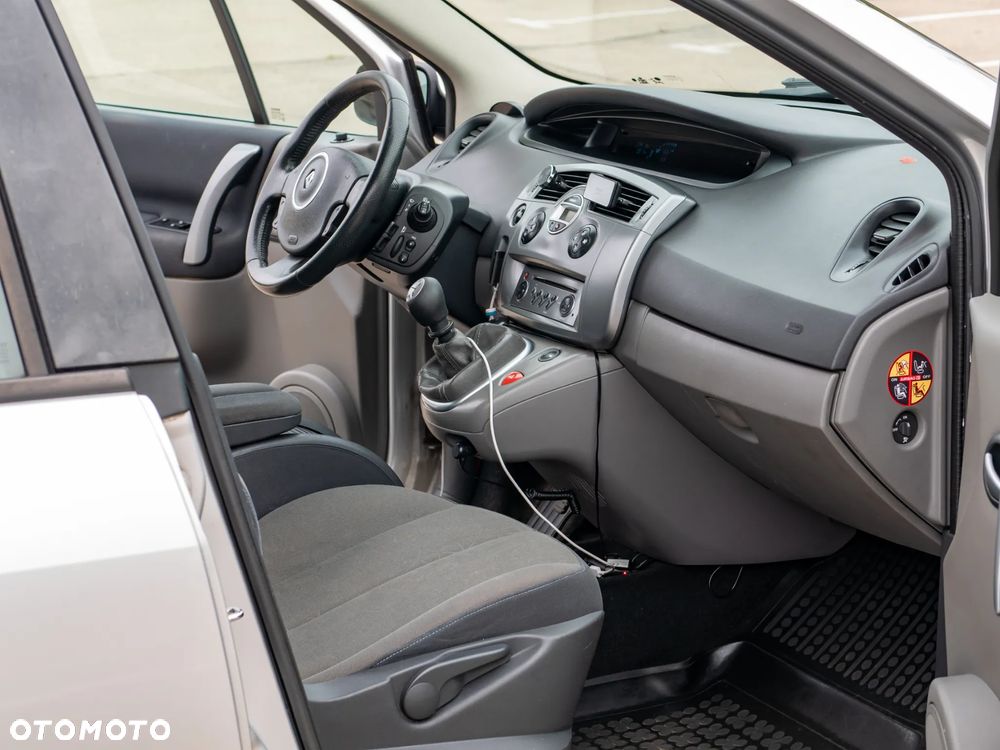 Renault Scenic 1.6 16V Alize - 9