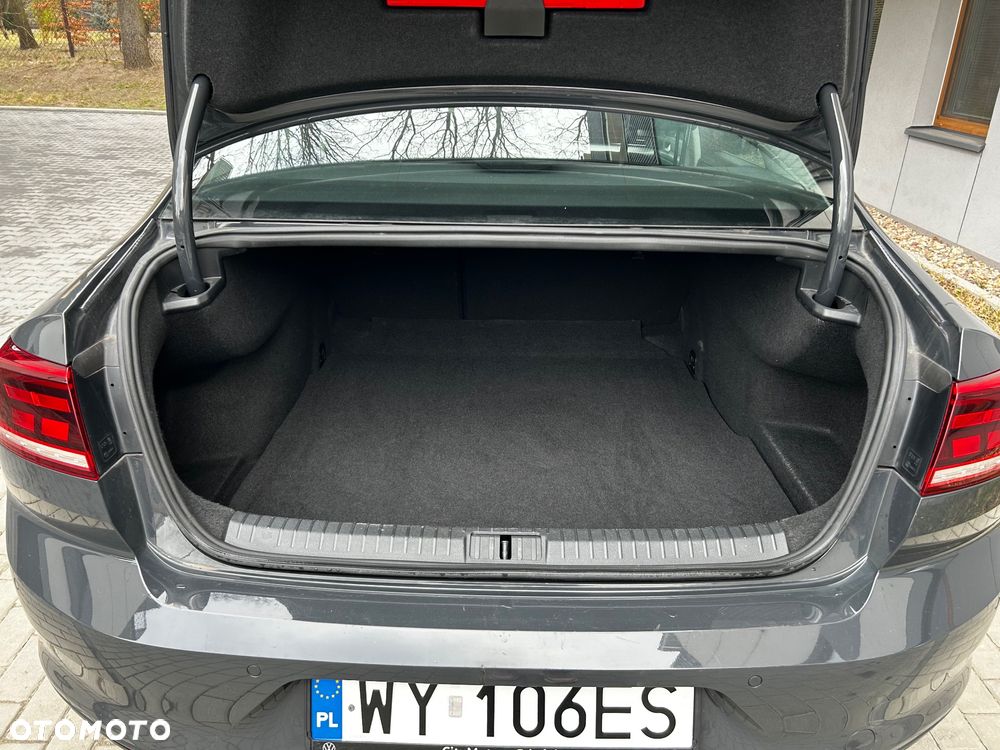 Volkswagen Passat - 11