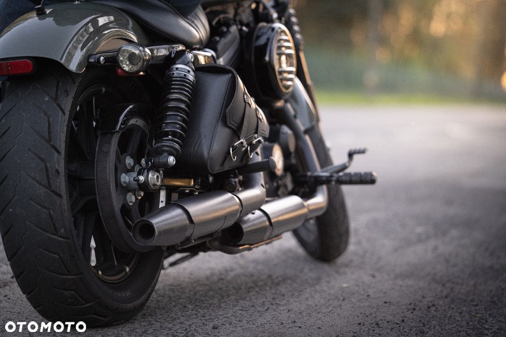 Harley-Davidson Sportster Iron 883 - 4
