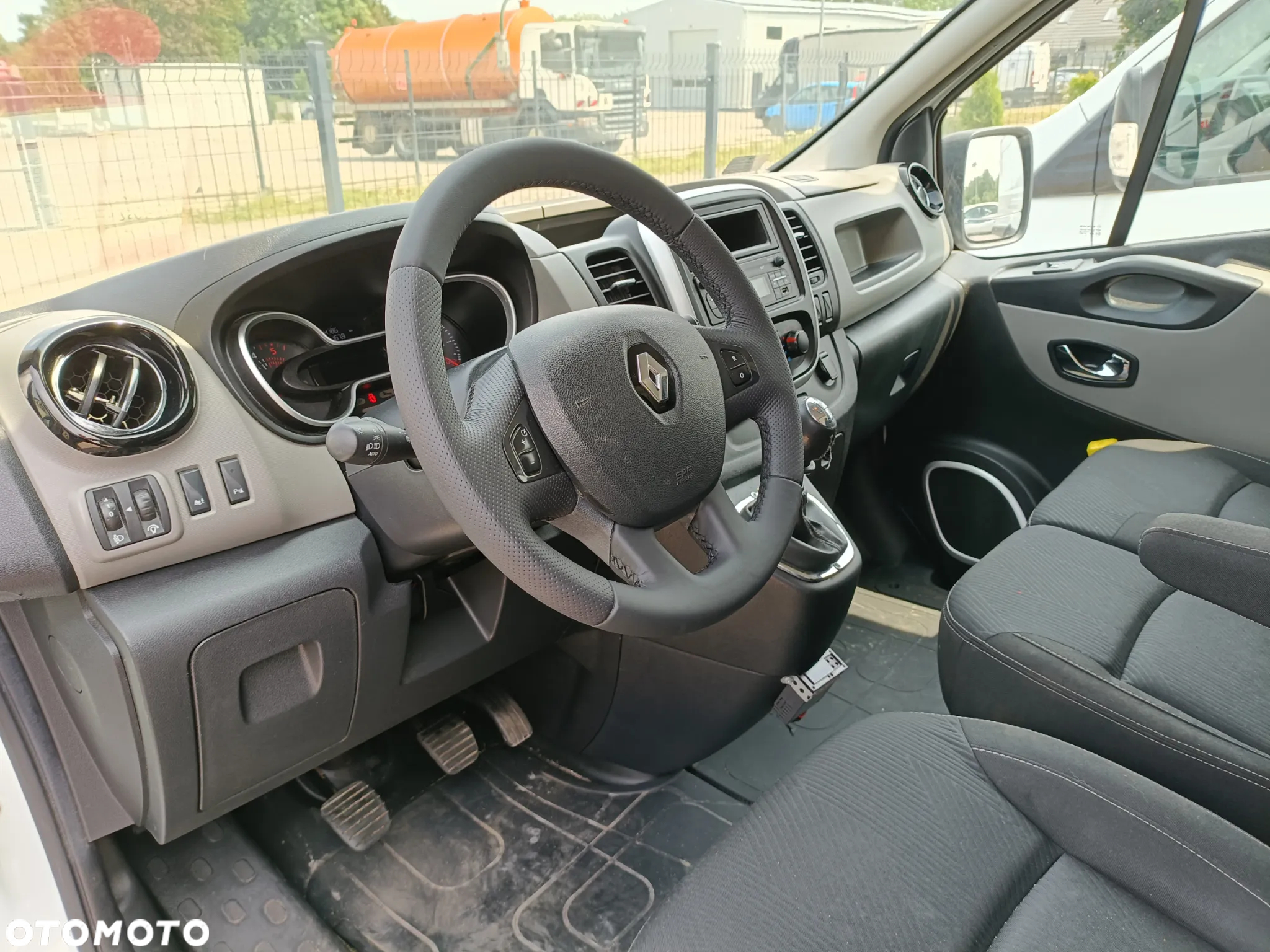 Renault Trafic - 13