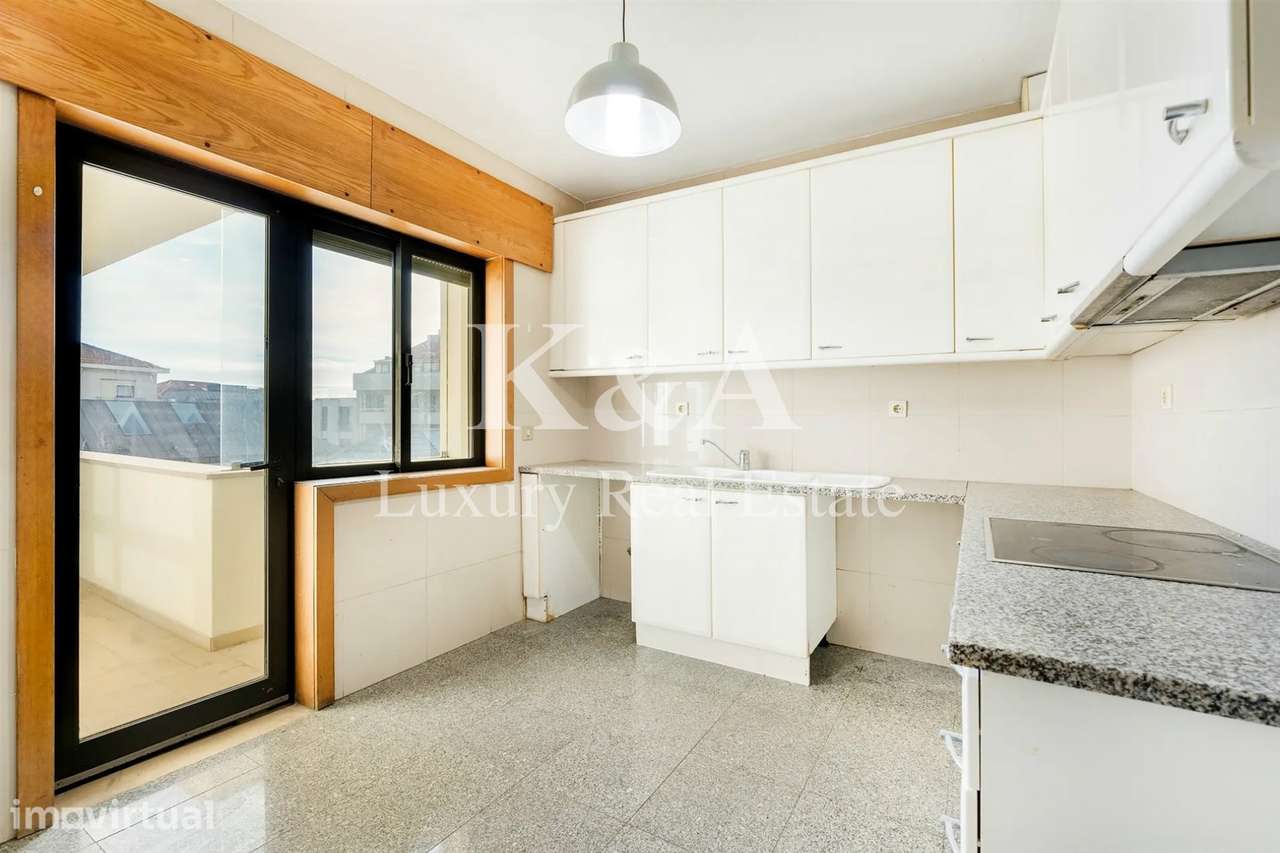 Apartamento T4 na Foz, a escassos metros da praia. - Grande imagem: 4/14