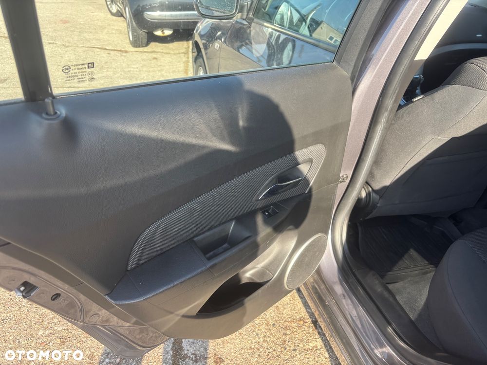 Chevrolet Cruze 1.6 LT - 27