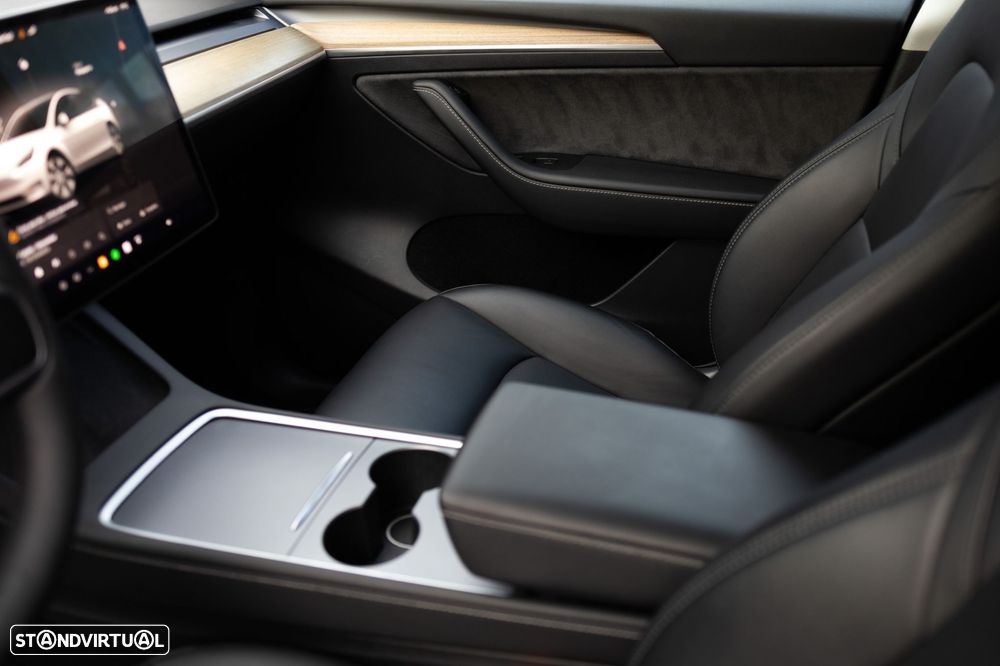 Tesla Model Y Standard RWD - 11