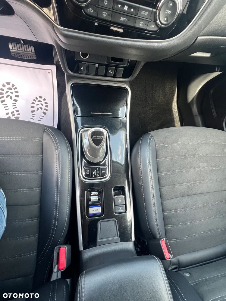 Mitsubishi Outlander 2.4 4WD - 26