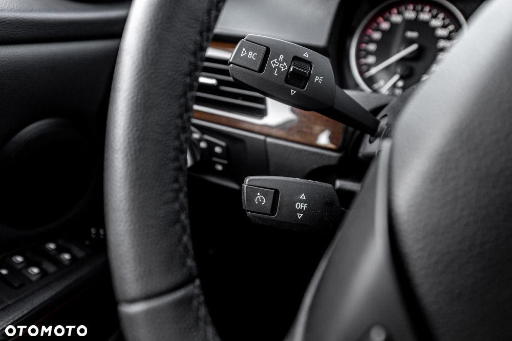BMW Seria 3 325i xDrive - 24