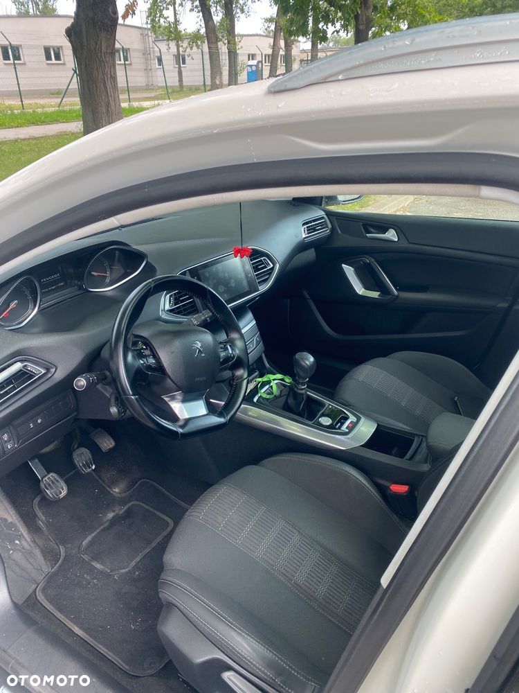 Peugeot 308 1.5 BlueHDi Allure S&S - 10