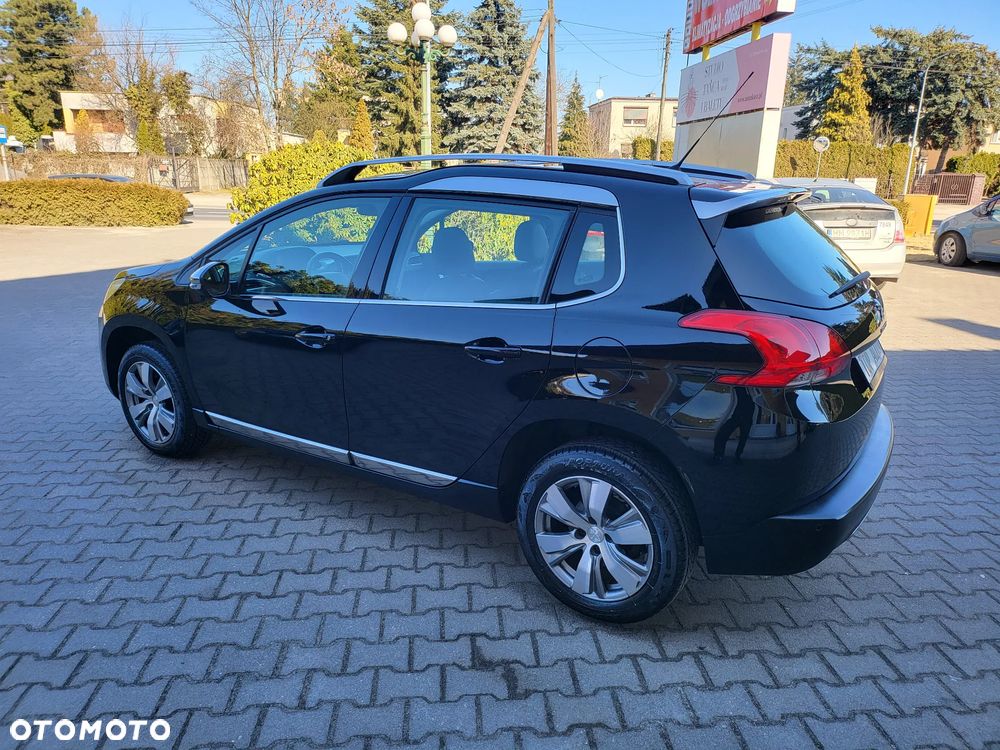 Peugeot 2008 1.2 Pure Tech Allure S&S - 6