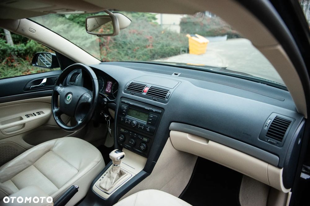 Skoda Octavia 1.9 TDI DSG Elegance - 24