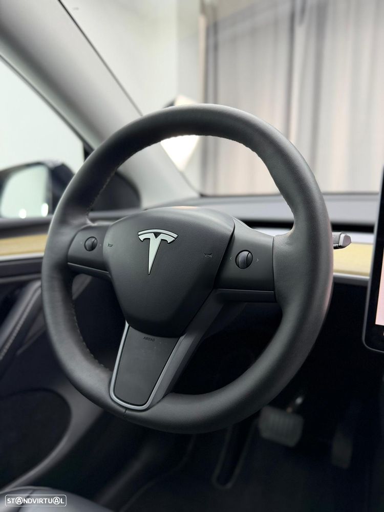 Tesla Model Y Long Range Dual Motor AWD - 21