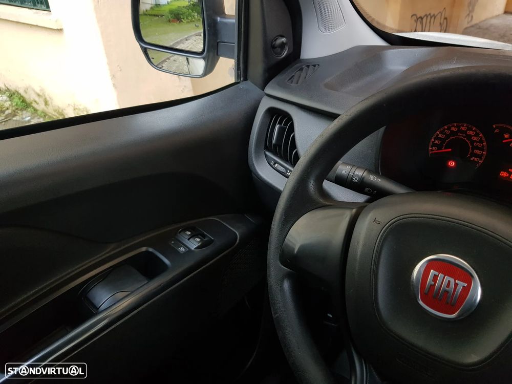 Fiat Doblo 3 Lugares - 23