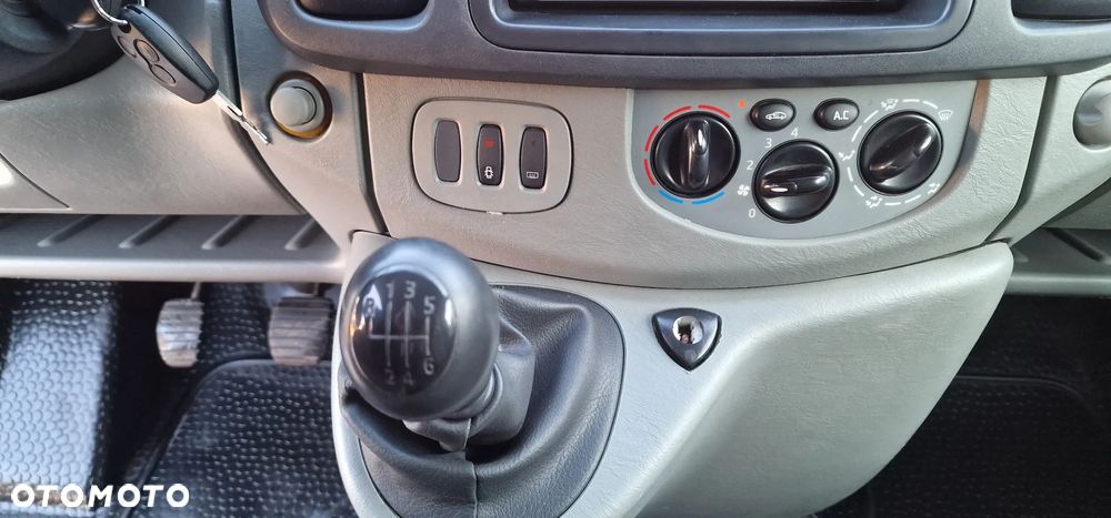 Opel Vivaro - 10