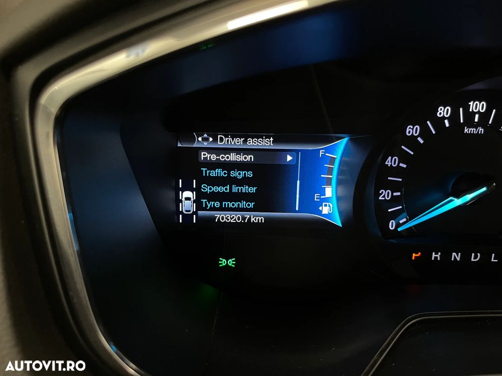 Ford Mondeo 2.0 HEV Titanium - 24