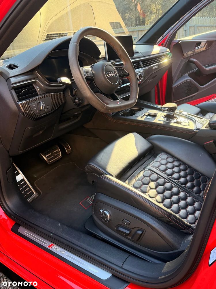 Audi RS4 Avant - 12