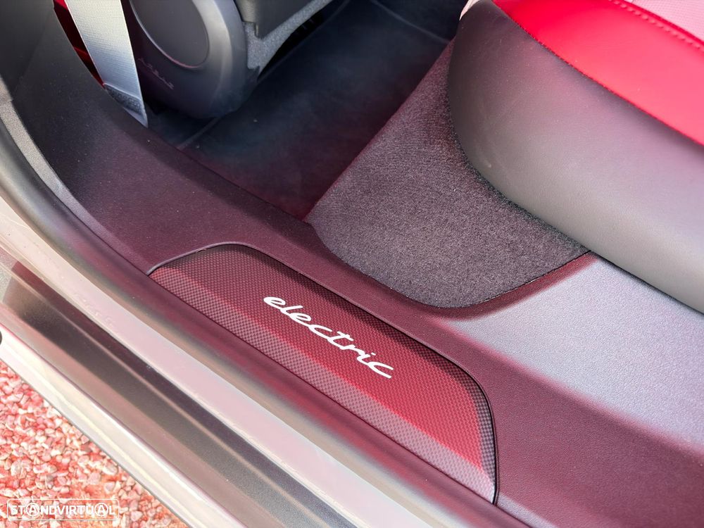 Porsche Taycan Turbo - 14