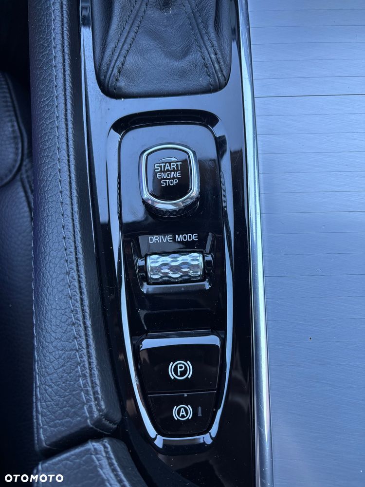 Volvo XC 90 D5 AWD Momentum - 23