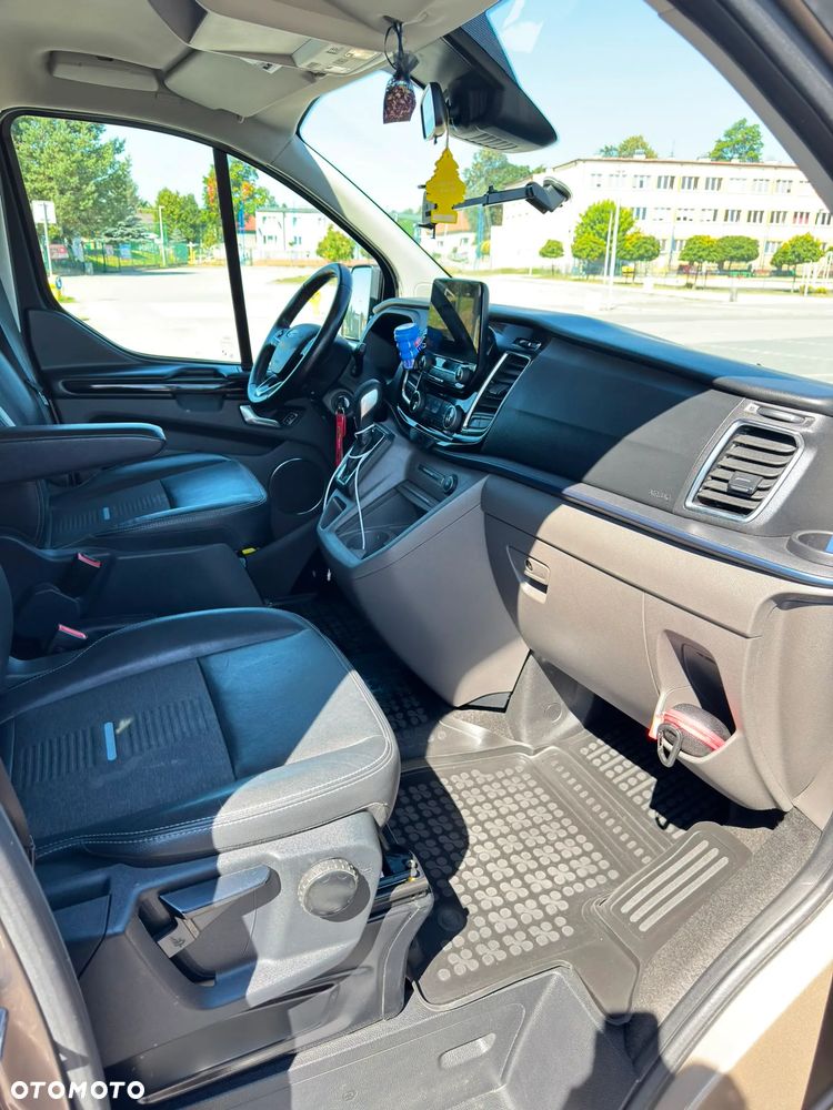 Ford Tourneo Custom - 12