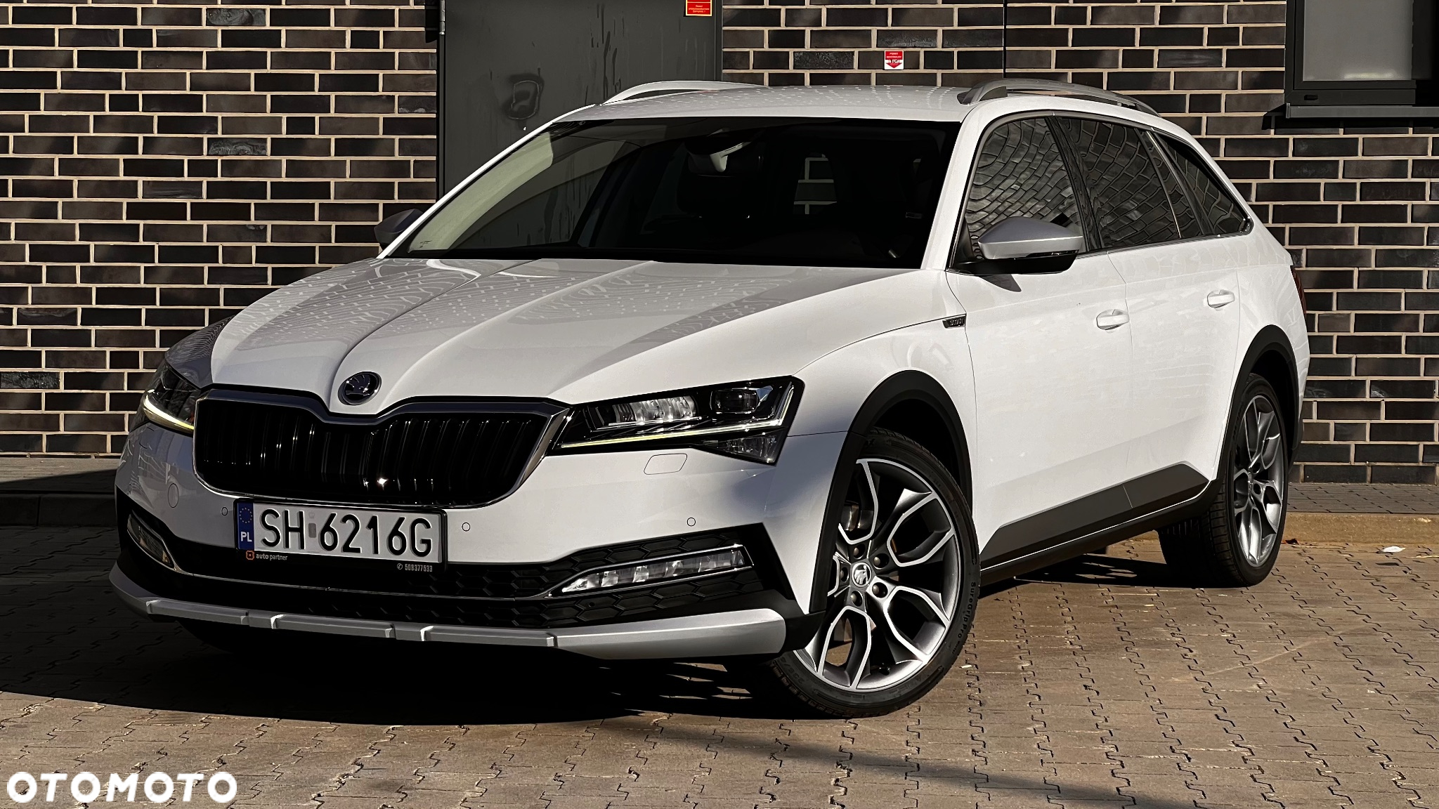 Skoda Superb Combi 2.0 TDI 4x4 DSG Scout - 4