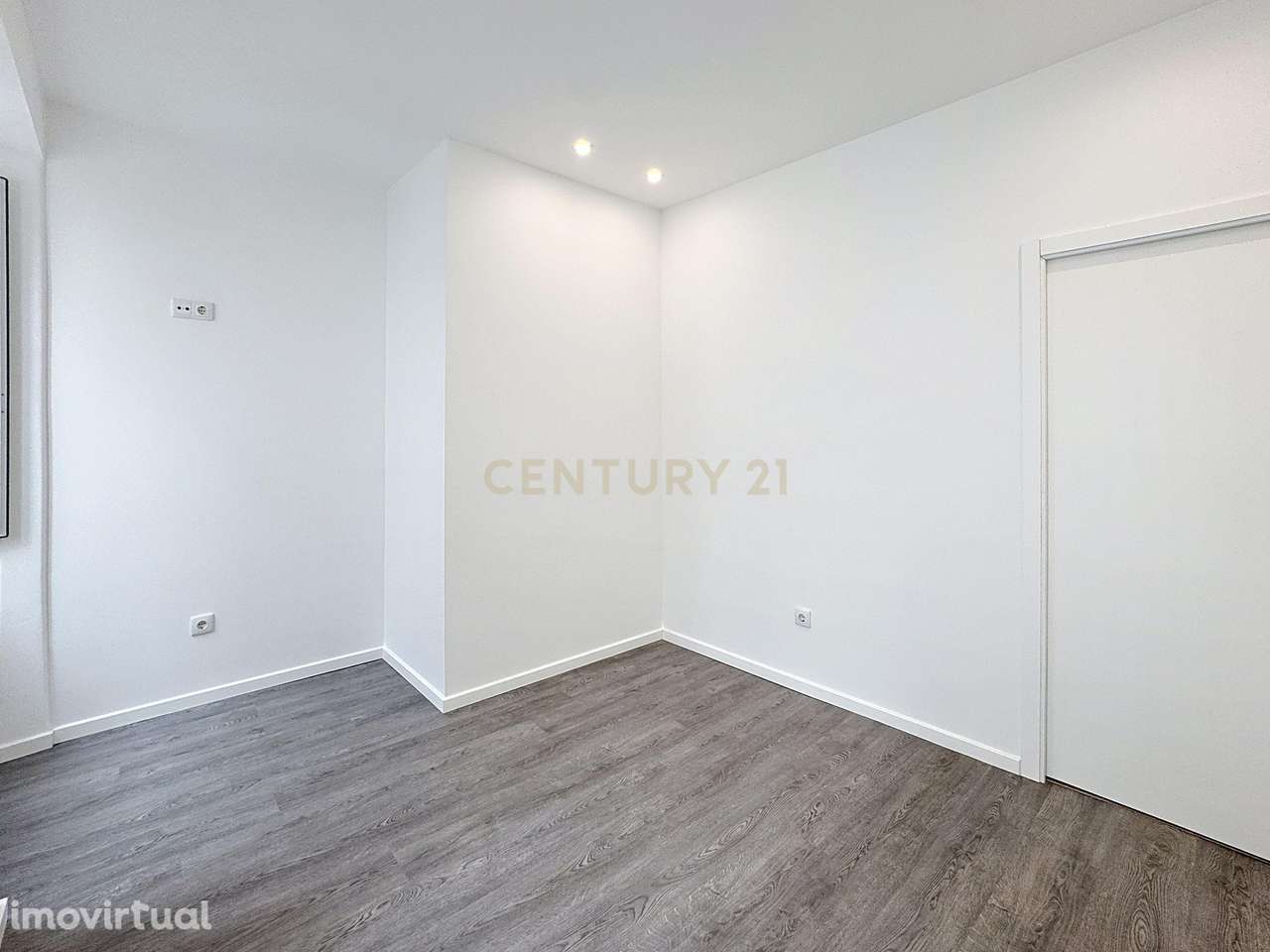 Apartamento Renovado 30 metros da  Praia na Nazaré - Grande imagem: 4/23