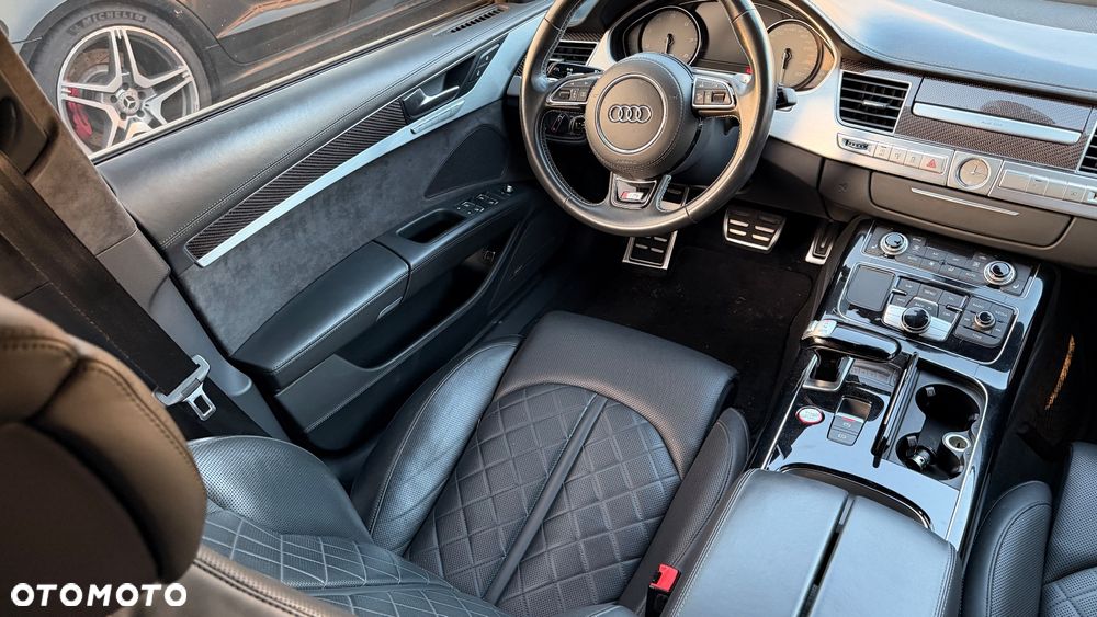 Audi S8 Plus - 16
