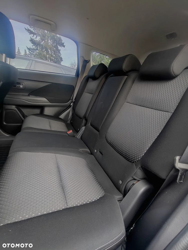 Mitsubishi Outlander 2.0 Intense 4WD CVT - 17