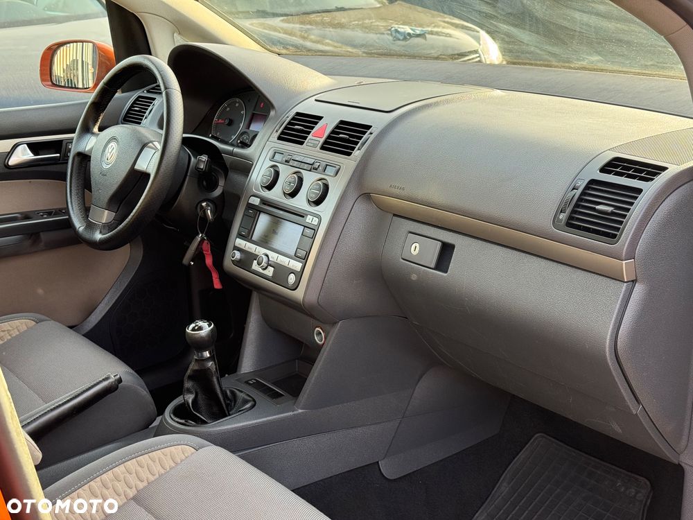 Volkswagen Touran - 14