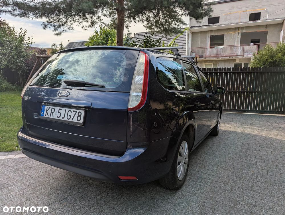 Ford Focus ver-1-6-trend-eu5 - 6