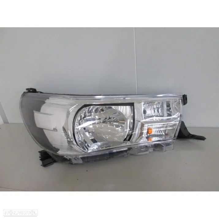 Faróis Farol da frente Toyota Hilux GUN125L  Anos 2015 a 2020 - 1