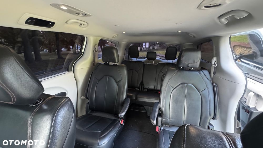 Chrysler Pacifica - 27