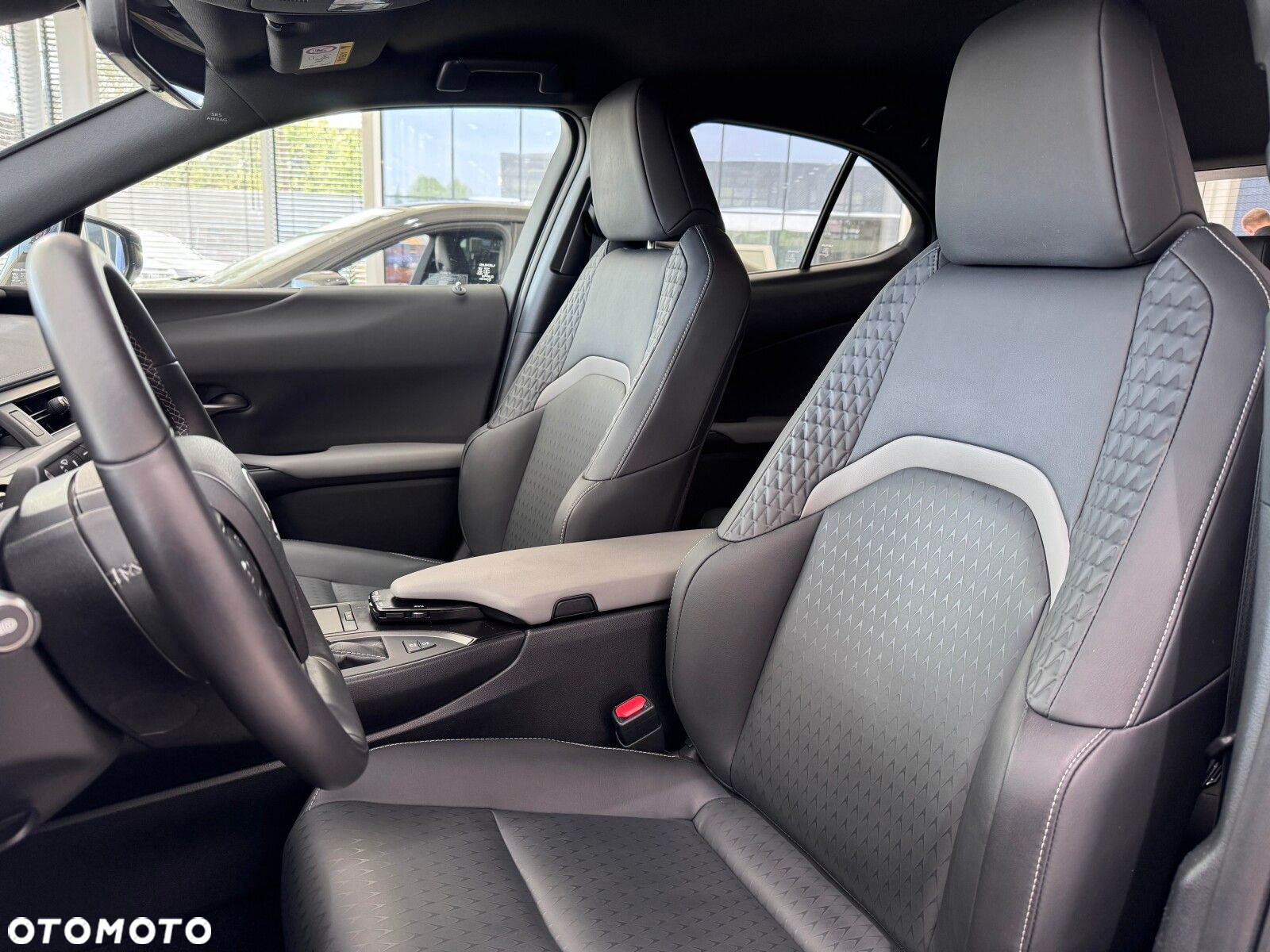 Lexus UX - 10
