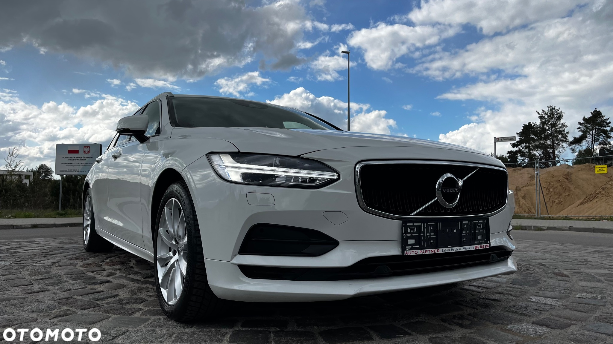 Volvo V90 D4 AWD Geartronic Momentum - 4