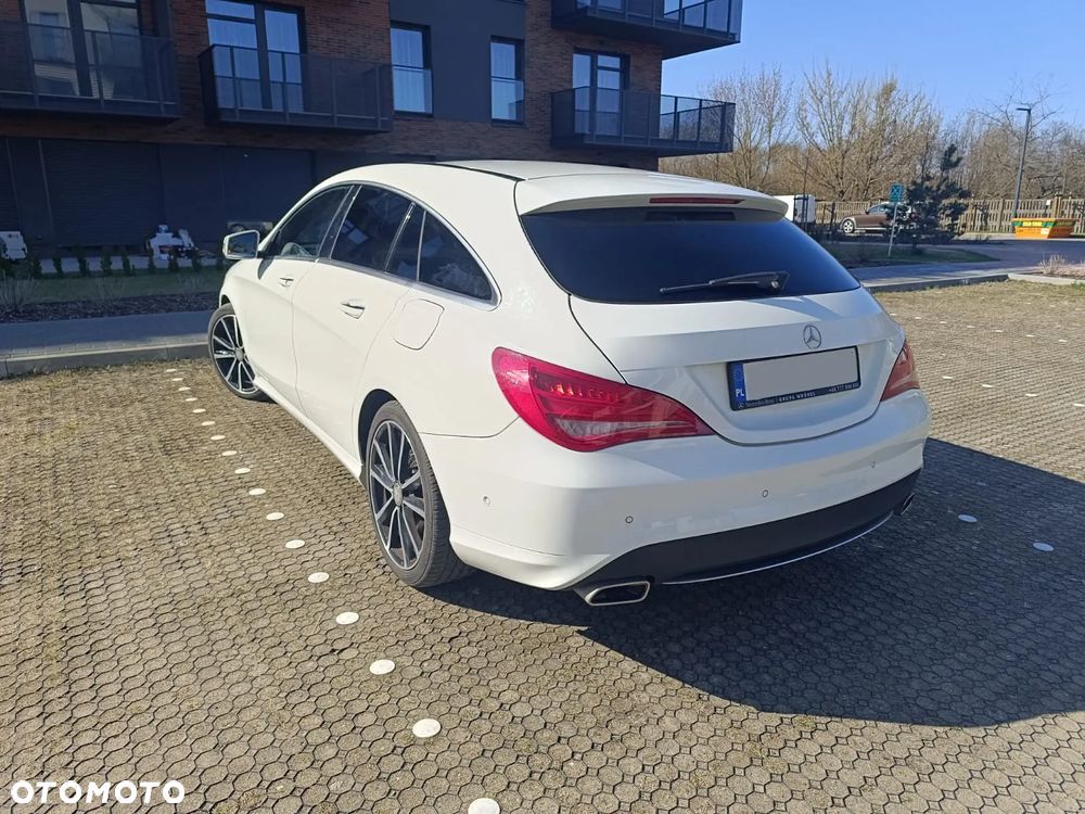 Mercedes-Benz CLA 180 7G-DCT Orange Art Edition - 3