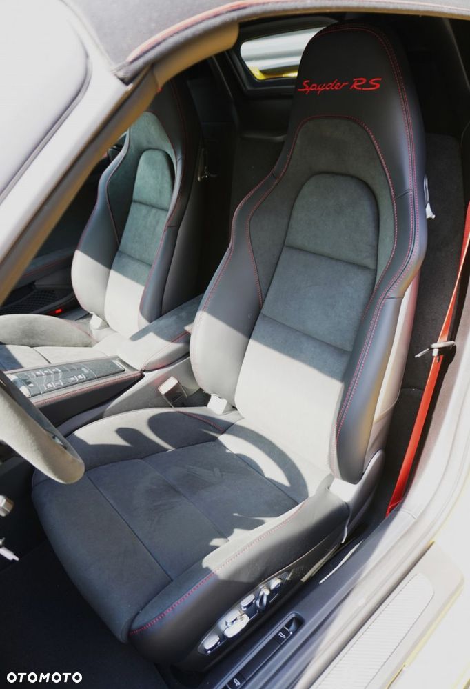 Porsche 718 Spyder - 18