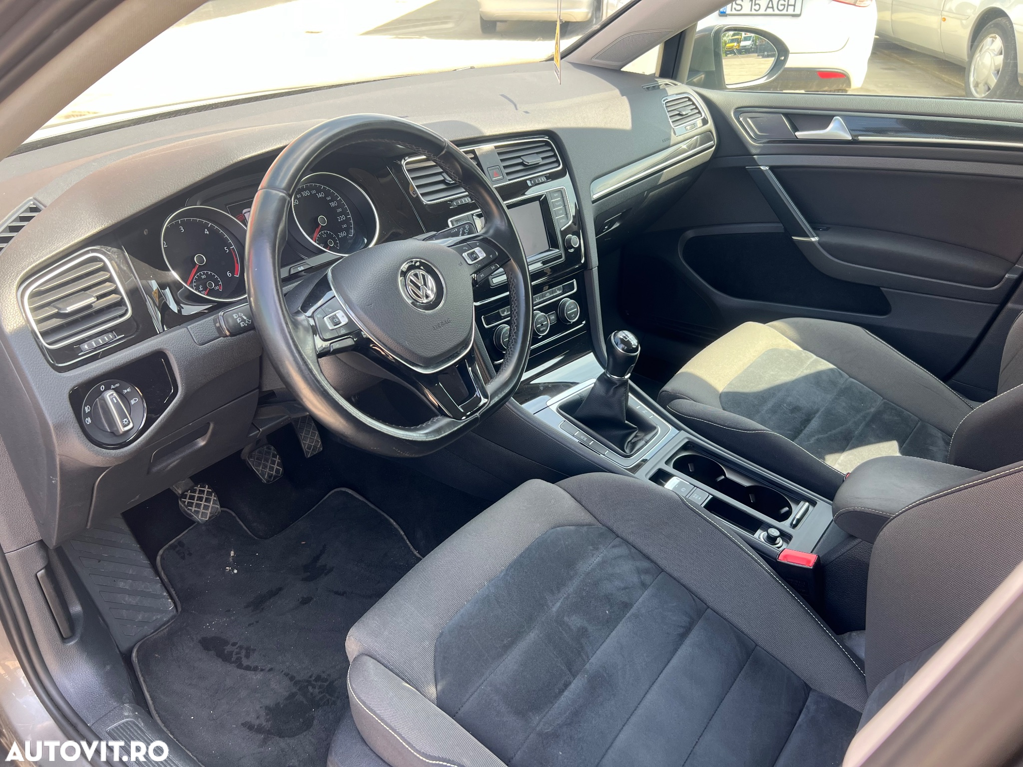 Volkswagen Golf 2.0 BlueTDI Comfortline - 17