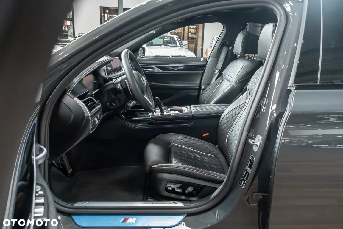 BMW Seria 7 750i xDrive sport - 24