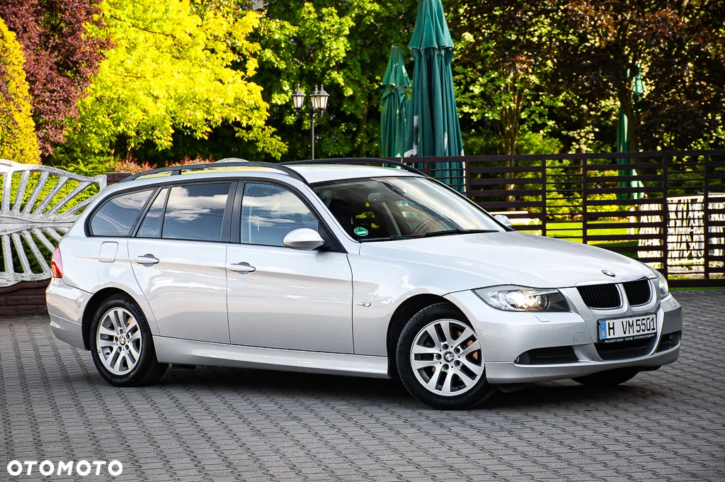BMW Seria 3 318i Touring - 10