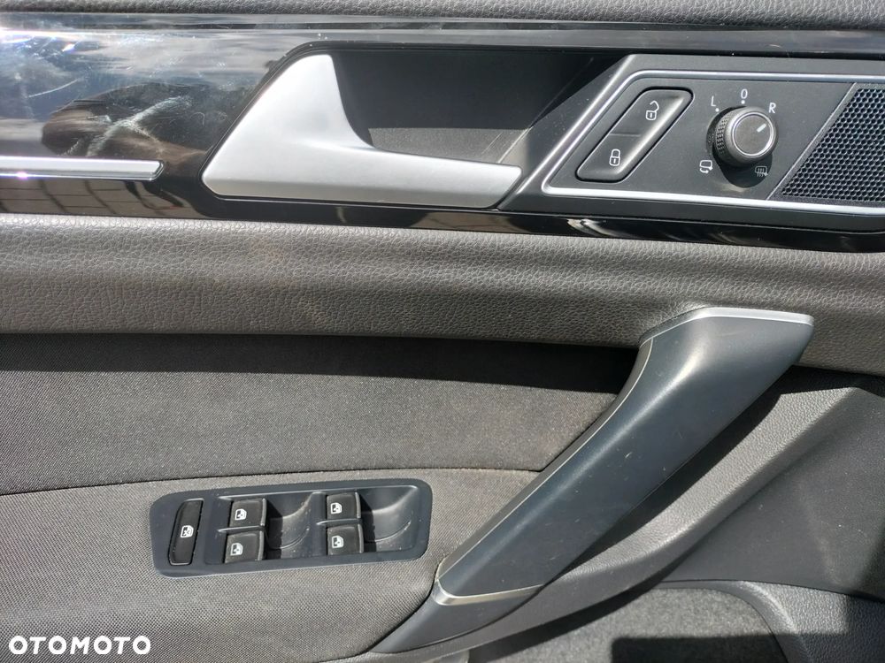 Volkswagen Golf Sportsvan 2.0 TDI SCR DSG Highline - 19