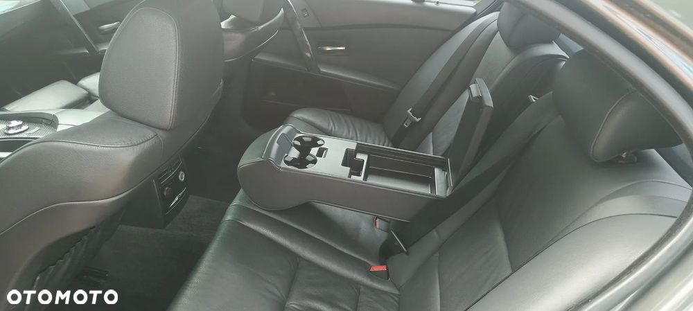 BMW Seria 5 525d - 8