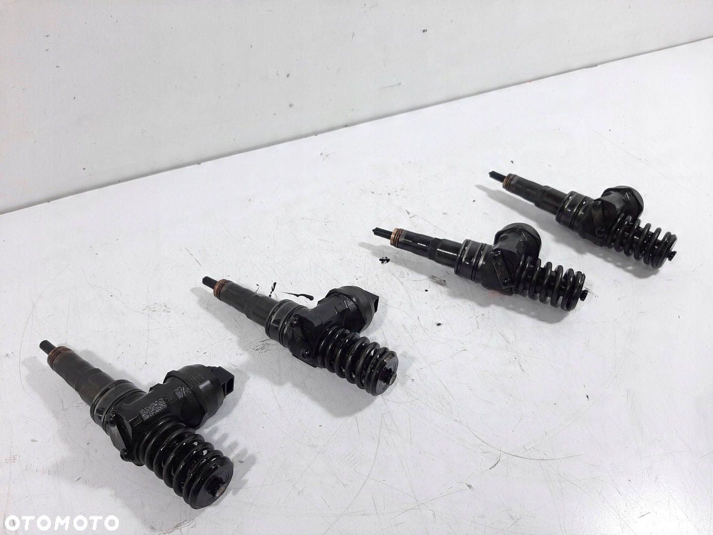AUDI A3 8P 1.9TDI 105KM 08R WTRYSK WTRYSKIWACZ BOSCH 0414720215 - 9