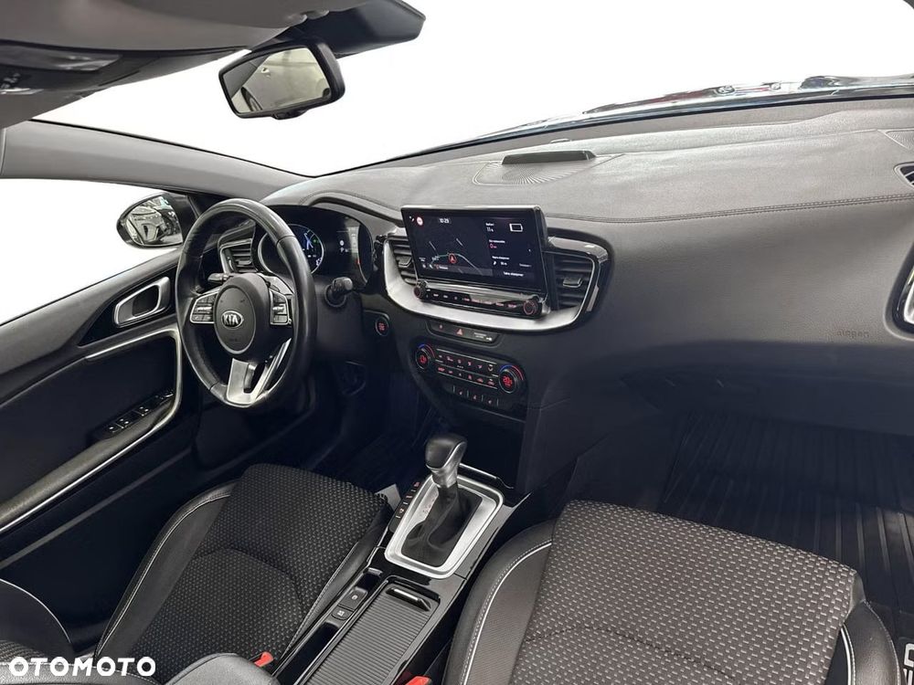 Kia Ceed 1.6 GDI PHEV L DCT - 9