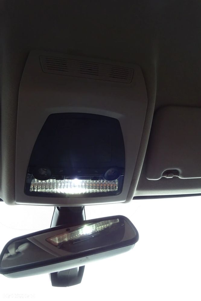 BMW Seria 5 520d - 25