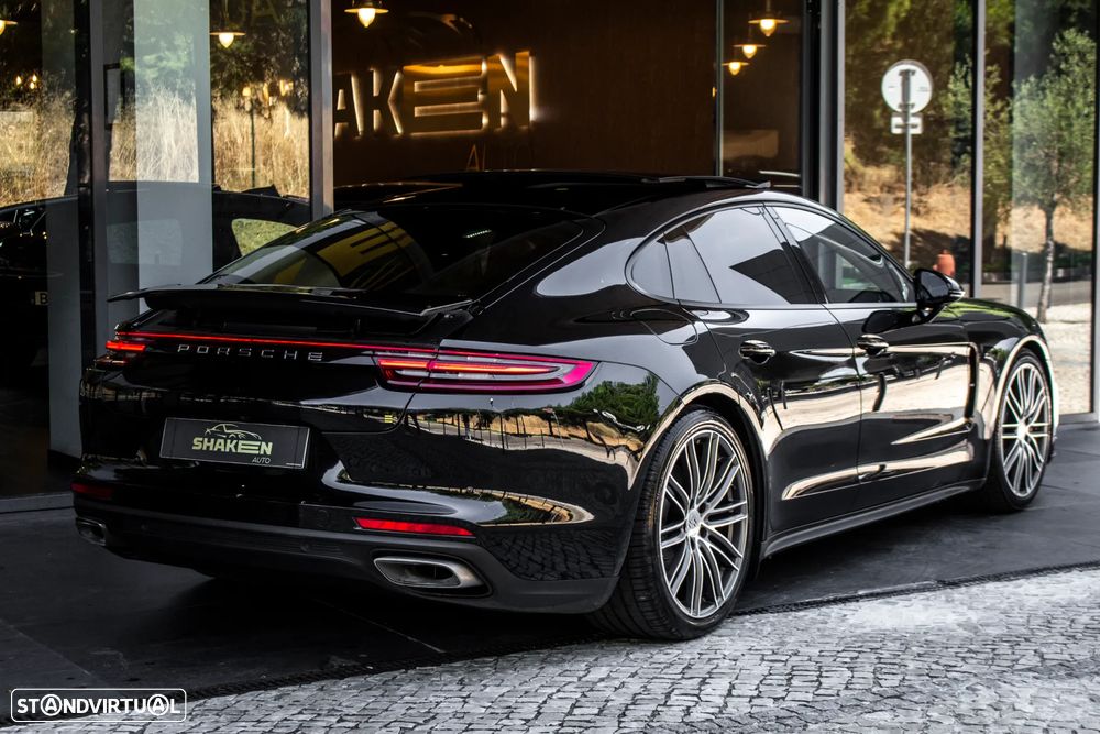 Porsche Panamera 4 E-Hybrid - 4