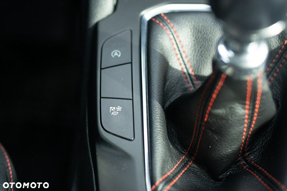 Ford Kuga - 25