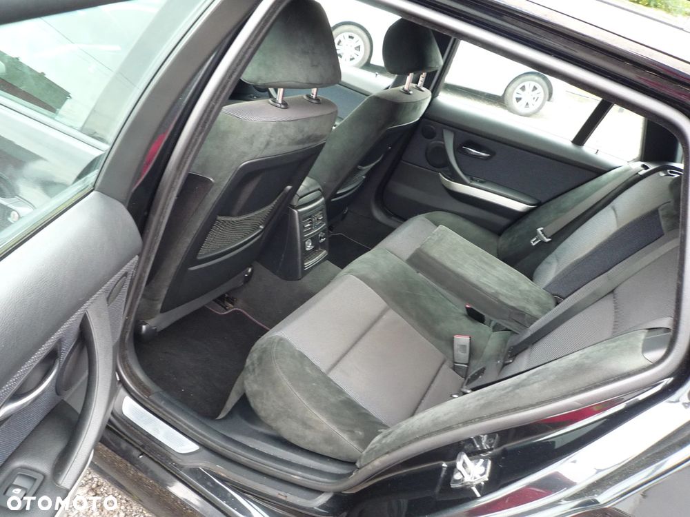 BMW Seria 3 325i xDrive - 17