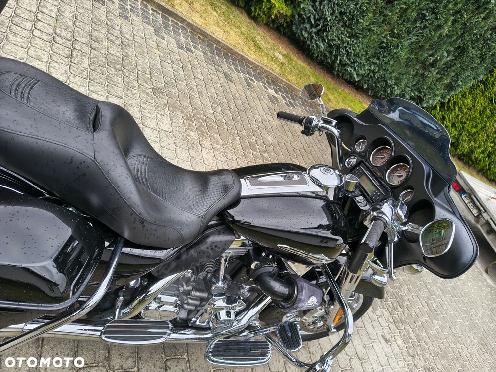 Harley-Davidson CVO Street Glide - 4