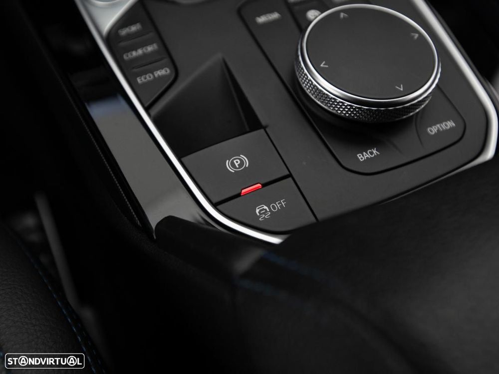 BMW 116 d Pack Desportivo M - 23