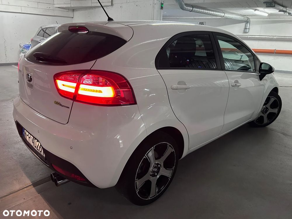 Kia Rio 1.2 Dream Team Edition - 4