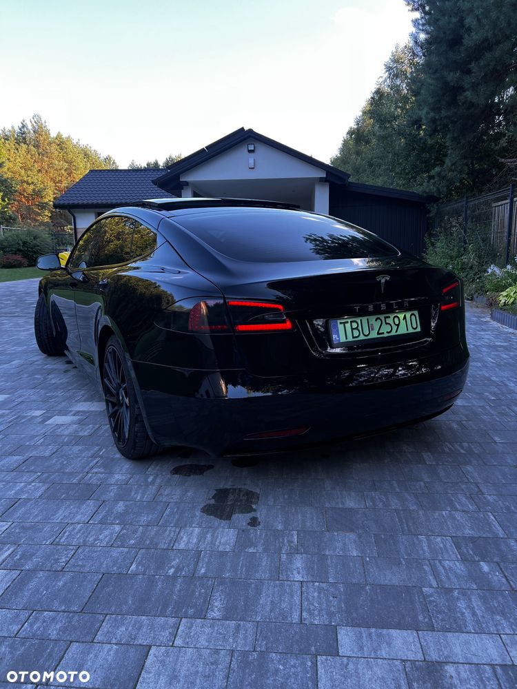 Tesla Model S - 7