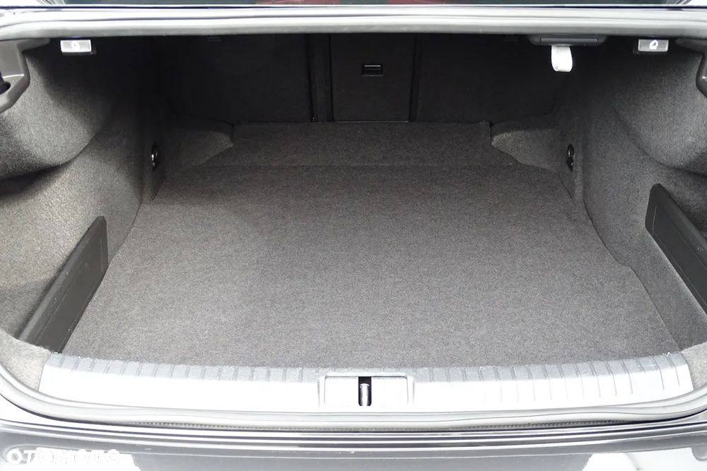 Volkswagen Passat - 21